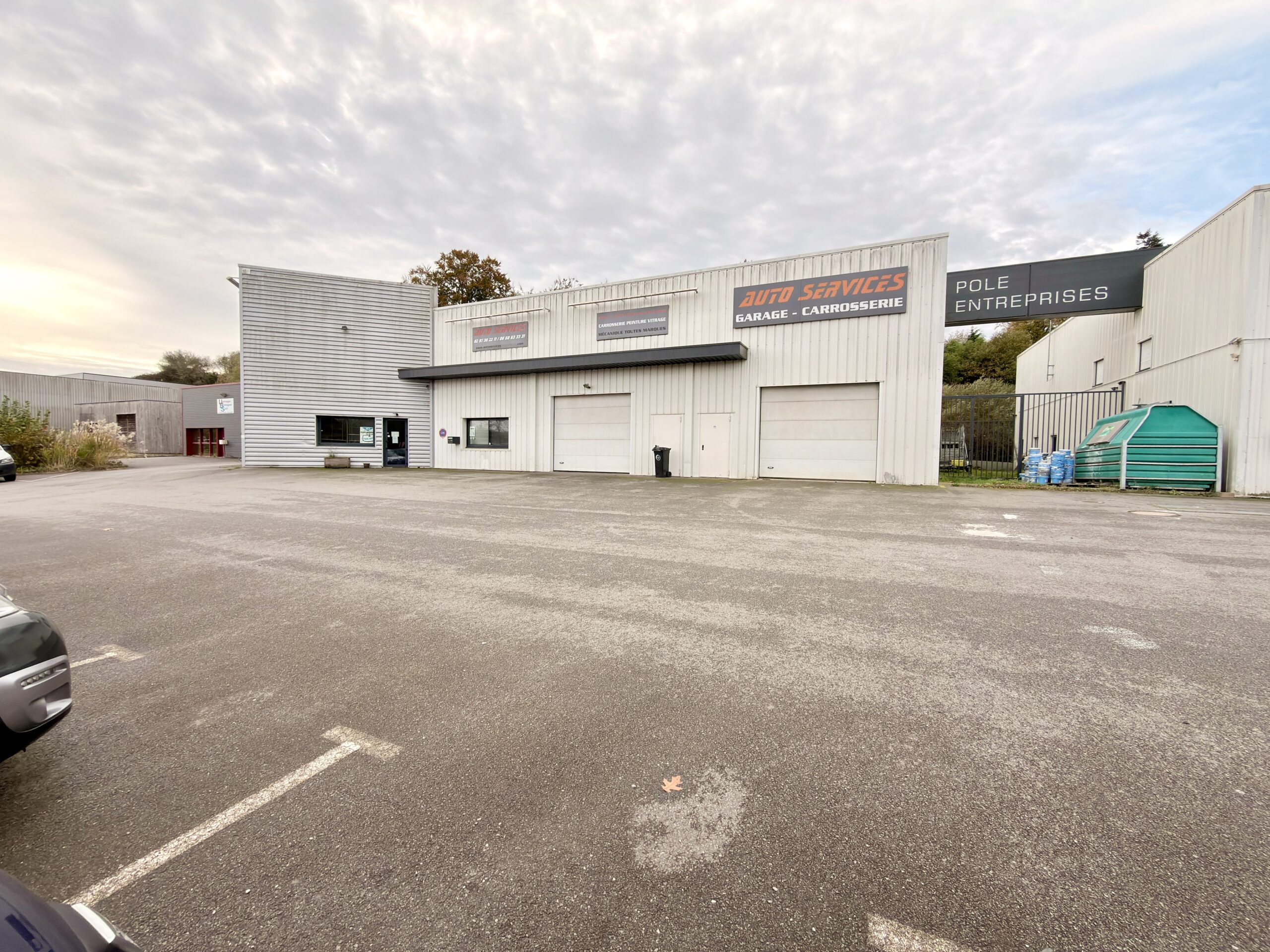 L'équipe et l'atelier Auto Services à Landévant